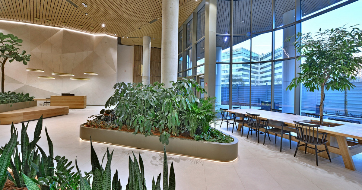 The first phase of SKANSKA’s new Budapest development designed by ARROW Architects, H2Offices has been delivered.